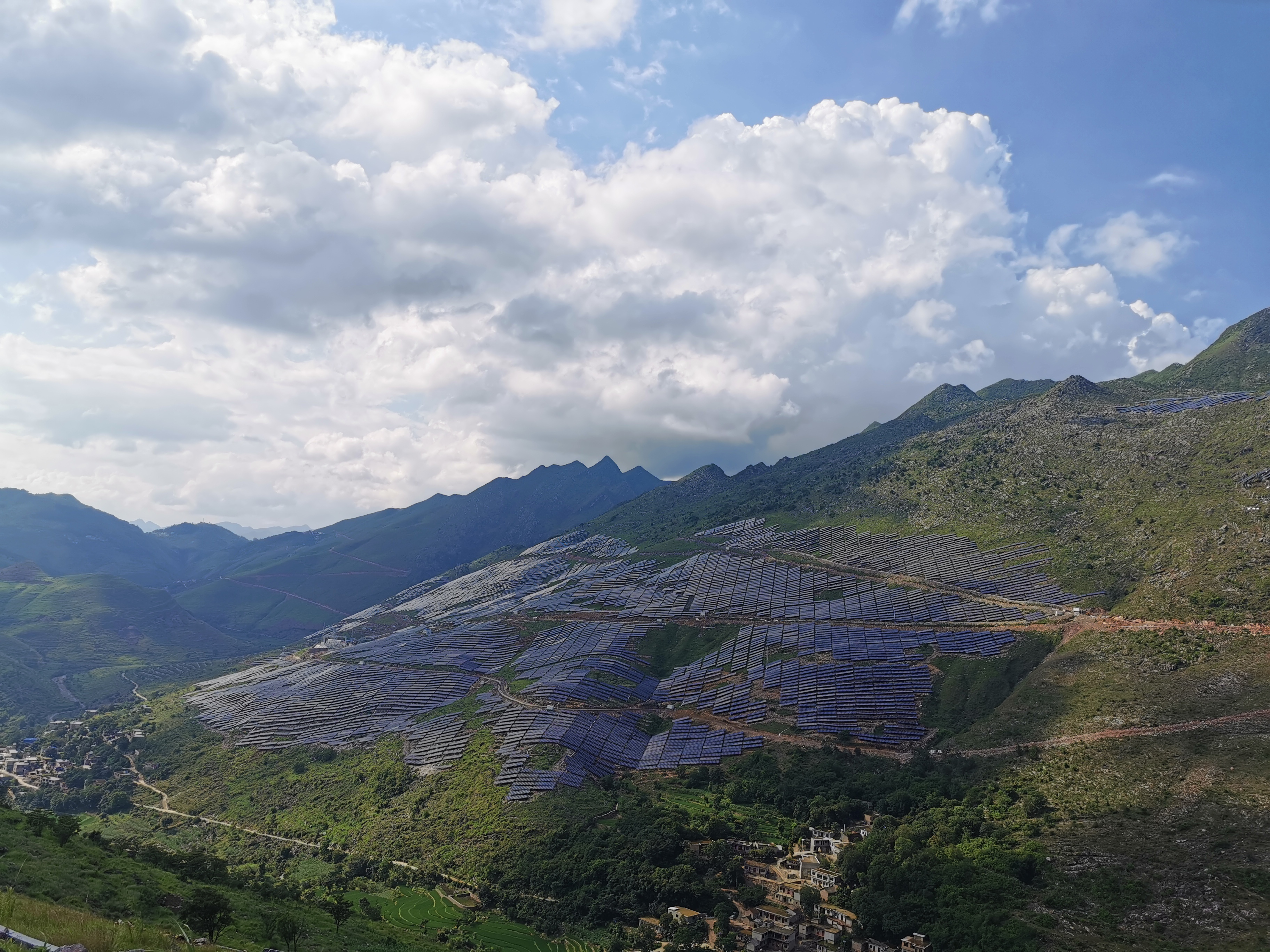 華電關(guān)嶺縣300WM光伏電站項(xiàng)目