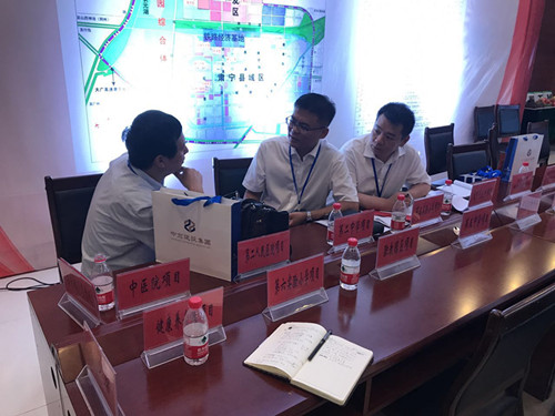 中京建設(shè)集團(tuán)領(lǐng)導(dǎo)與肅寧縣負(fù)責(zé)人討論肅寧項(xiàng)目